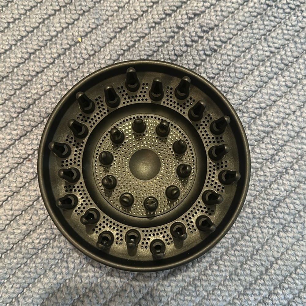 BRAND NEW Dyson Black Hair Diffuser Attachment
NEVER USE